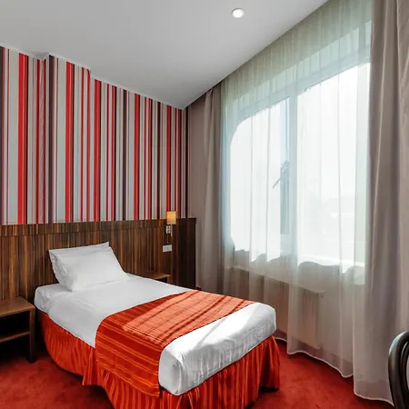 Rija Vef With Free Parking ホテル 3*